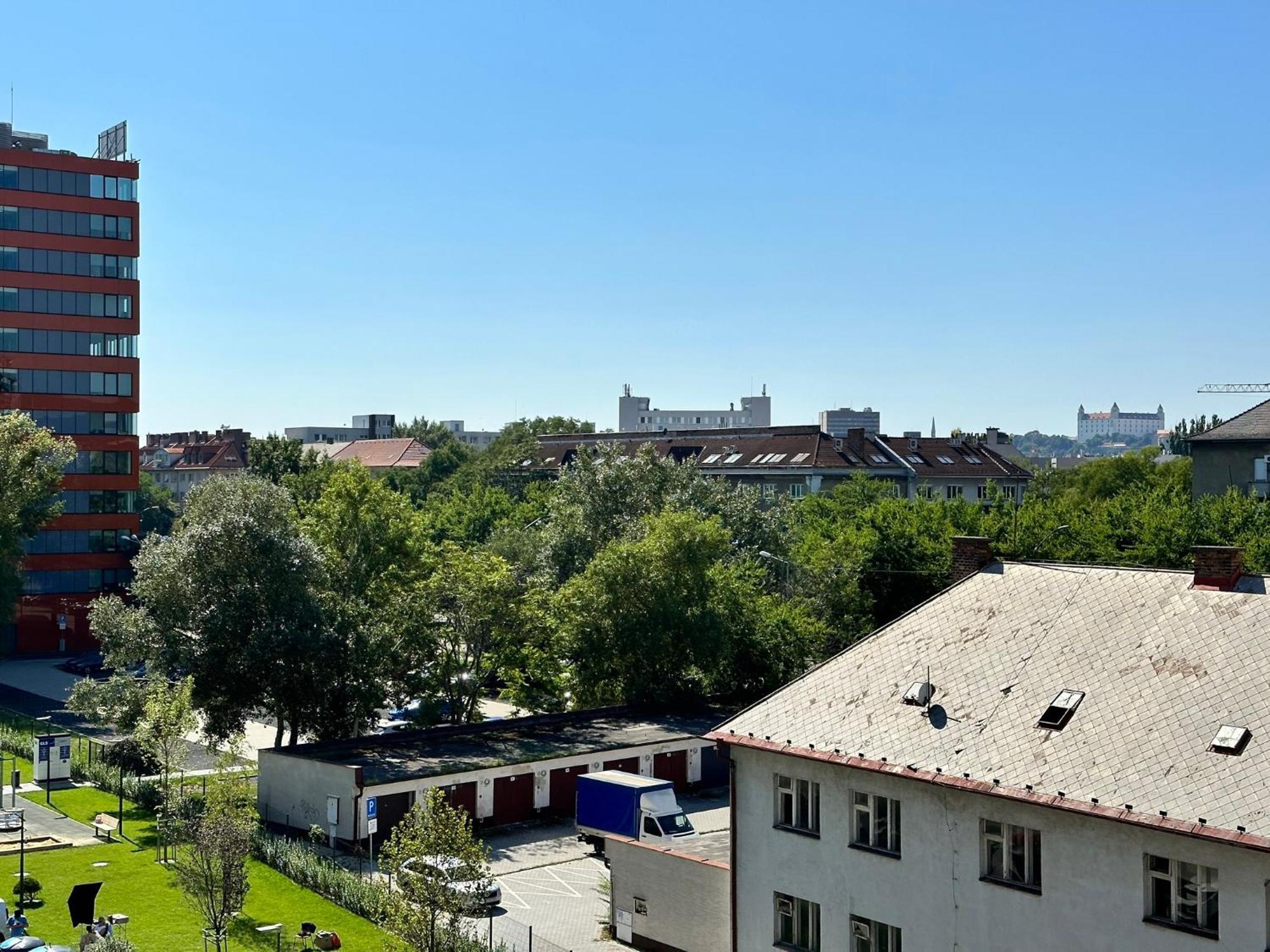 Novy V Centre, Vyhlad Na Hrad Bratislava